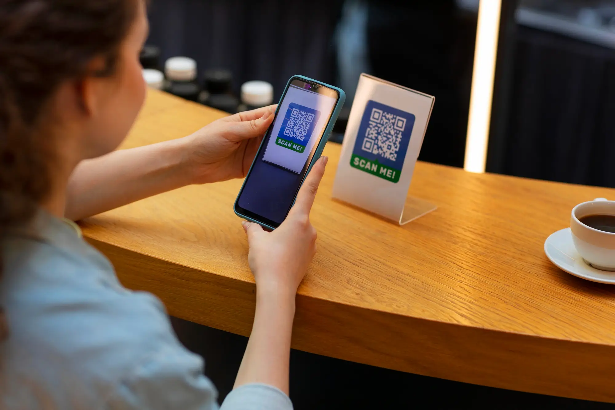 تفاوت NFC با QR CODE در فروشگاه برای افزایش فروش